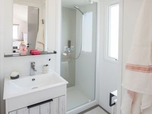 Bathroom mobile home 4 people
