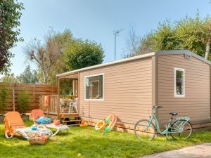 outside mobile home loggia © David Glévarec – PLANETE360 Quimper