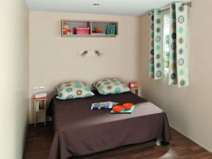 Room double bed mobile home 3 soleils