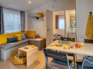interior mobile home 3 soleils © David Glévarec – PLANETE360 Quimper