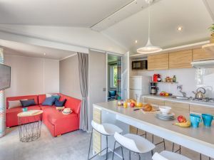 interior mobile home 4 soleils © David Glévarec – PLANETE360 Quimper