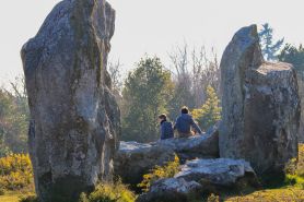 menhirs carnac - loic kersuzan - morbihan tourisme